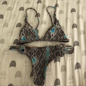 Acacia Thai Set